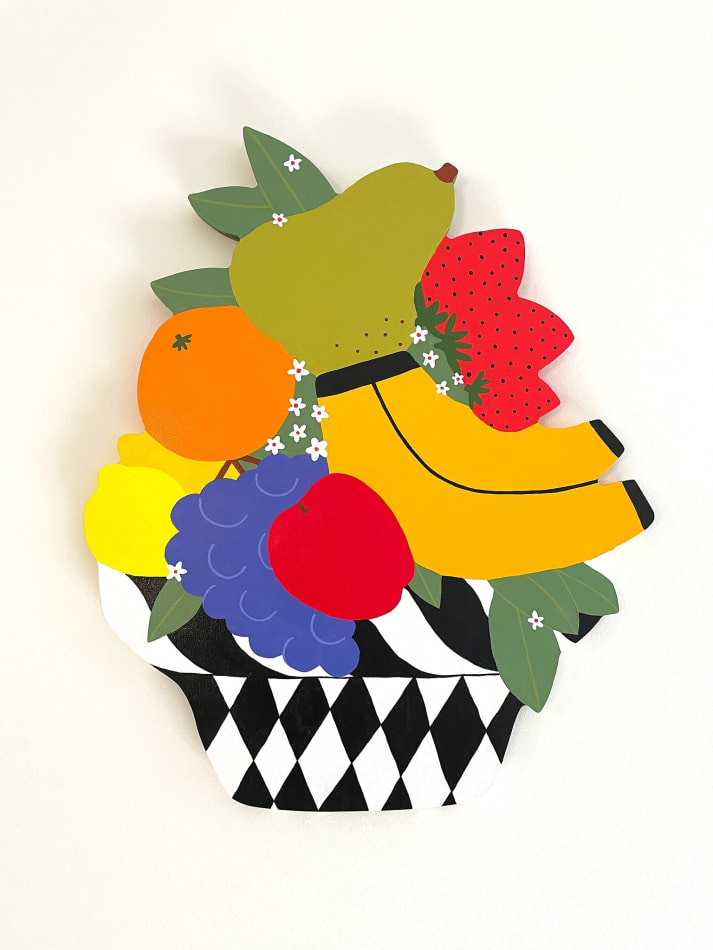 Jackie Brown's sculpture of various fruits in a black and white checkered bowl
