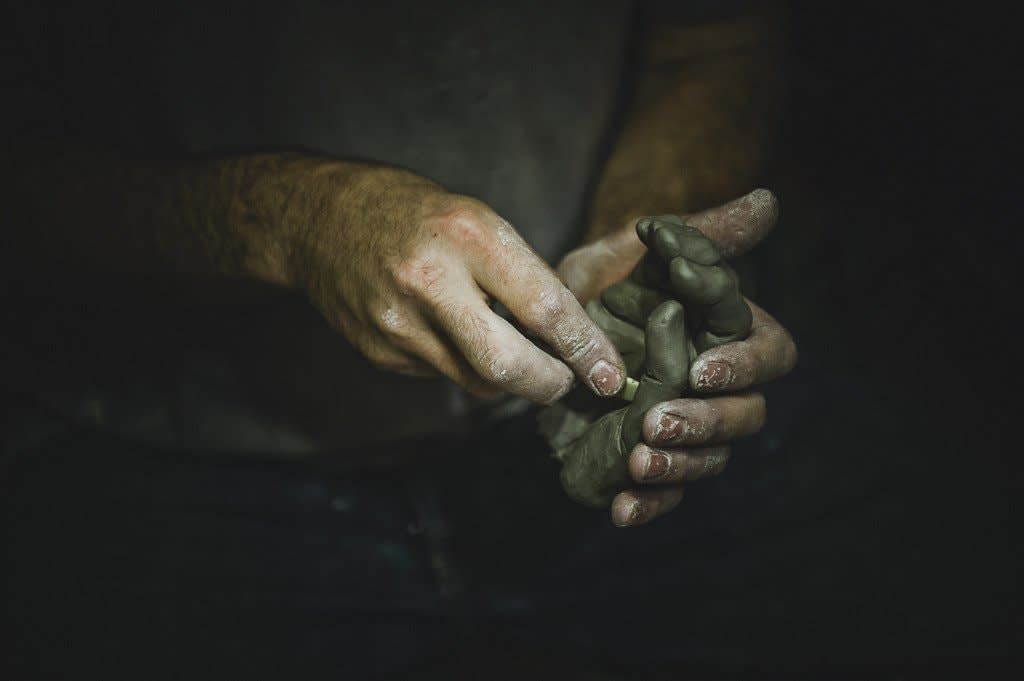 Shaun Roberts photo of hands sculpting