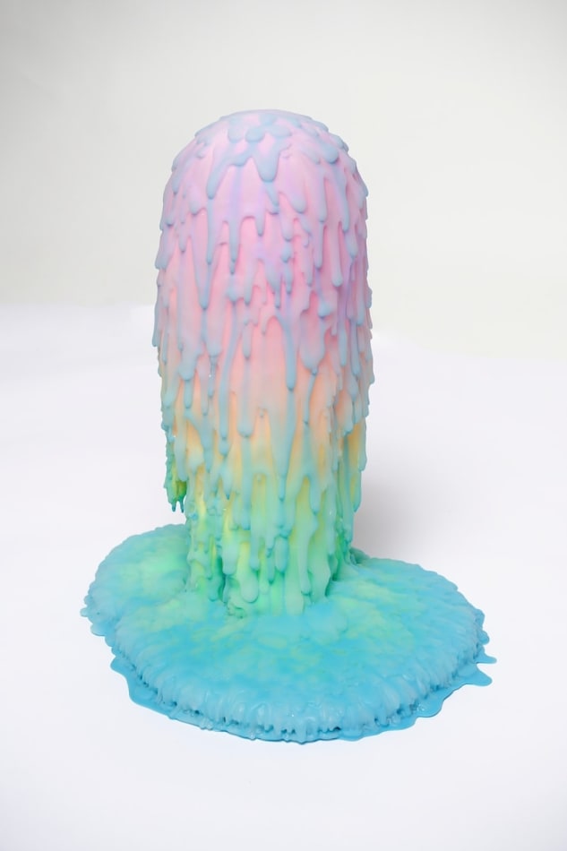 Dan Lam slime sculpture with gradient color of pink and blue