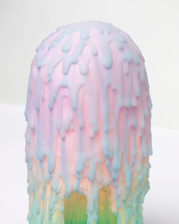 Dan Lam slime sculpture with gradient color of pink and blue