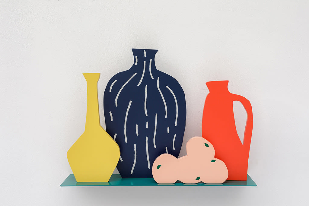 Sculpture of a green shelf holding a yellow vase, a navy vase, an orange jug and a pile of 4 peaches.