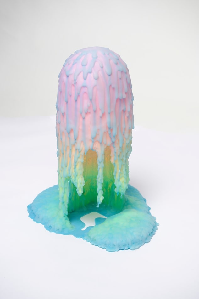 Dan Lam slime sculpture with gradient color of pink and blue