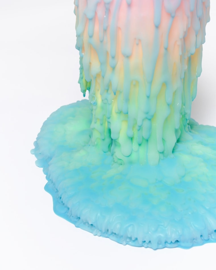Dan Lam slime sculpture with gradient color of pink and blue