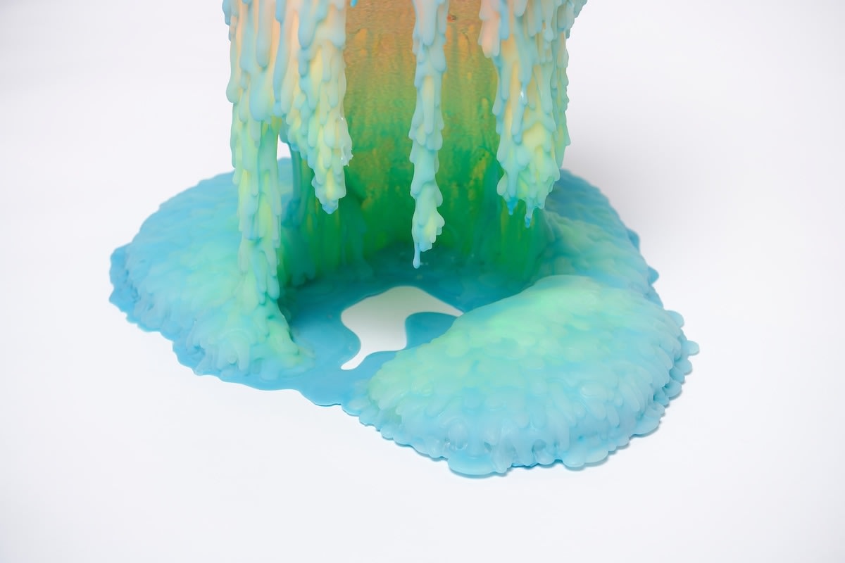 Dan Lam slime sculpture with gradient color of pink and blue