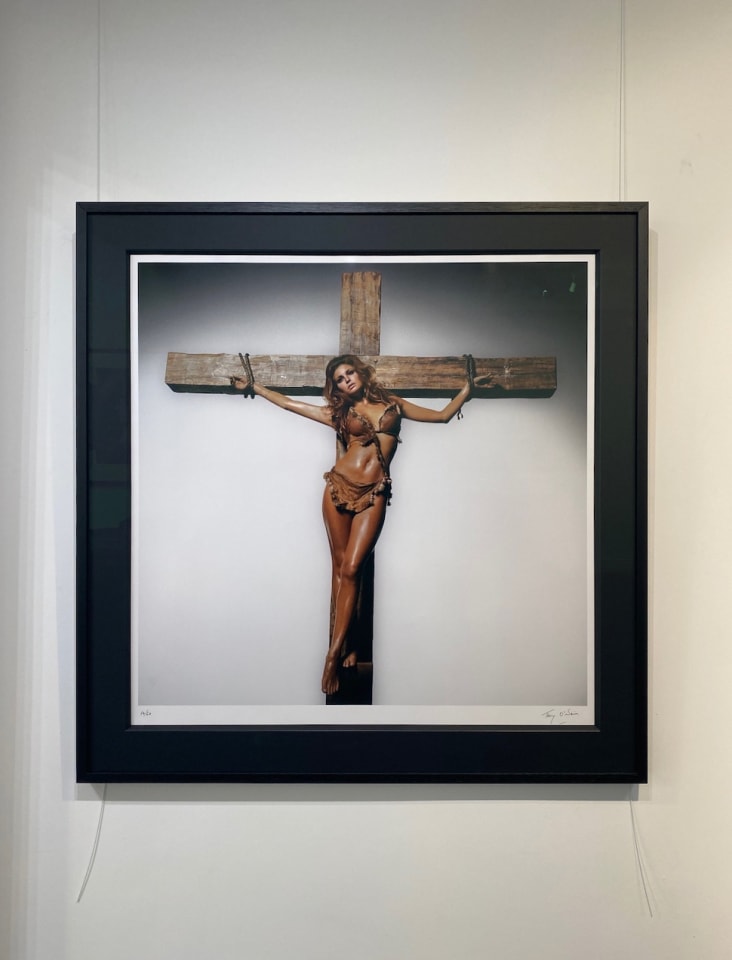 Terry O'Neill, Raquel Welch On The Cross, 1966