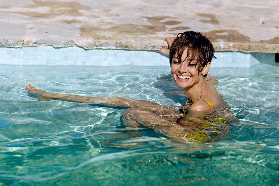 Terry O'Neill, Audrey Swims, 1966