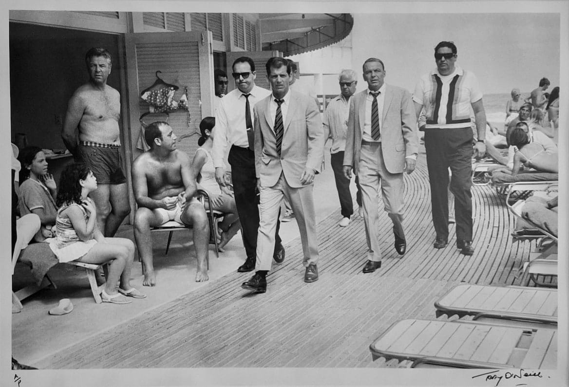 Terry O'Neill, Frank Sinatra on the boardwalk , 1968