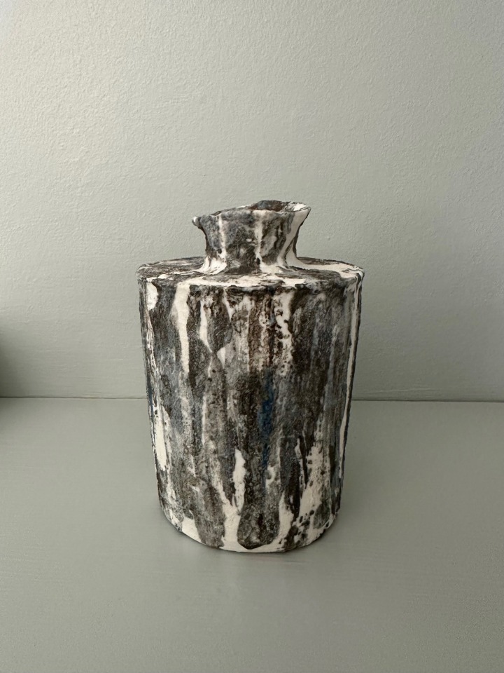 Leena Ceccolini, White and Dark Grey Vase, 2025