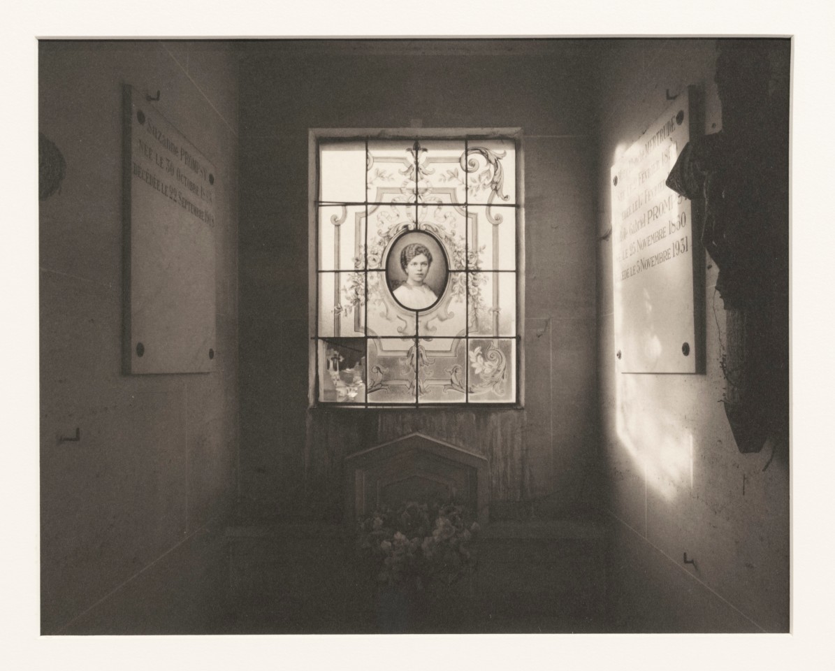 Laurence Aberhart, Interior, tomb, Saulchery, France, 22 September 1994, 1994