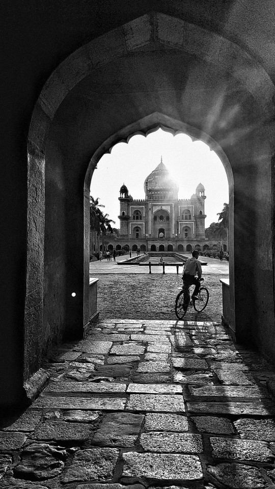 William Dalrymple , Monsoon afternoon, Safdar Jung's Tomb, Delhi