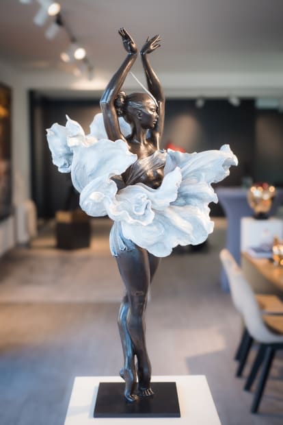 LUO LI RONG, BALLERINA