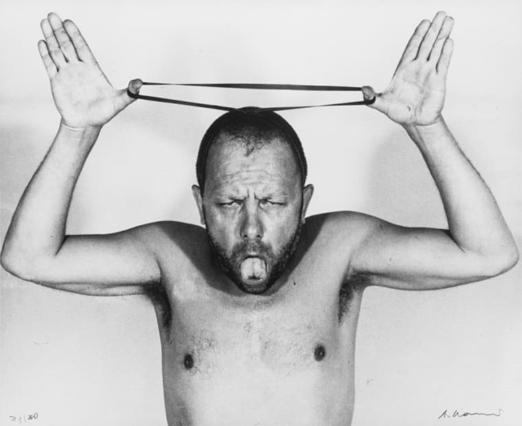Arnulf RAINER Autoportrait avec bande noire Photographie 49 x 60 cm 19,3 x 23,6 inches