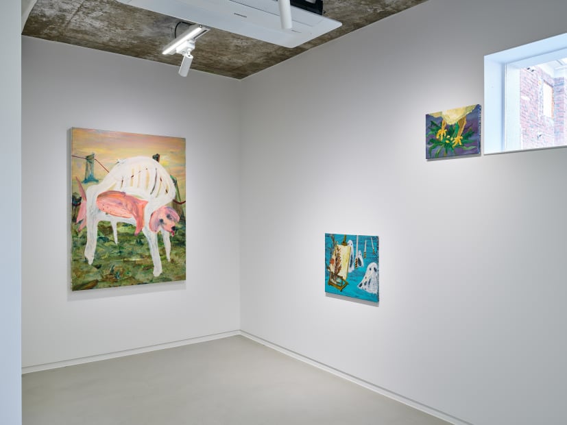 Kiche Transparent Window Glass Table Installation View 3