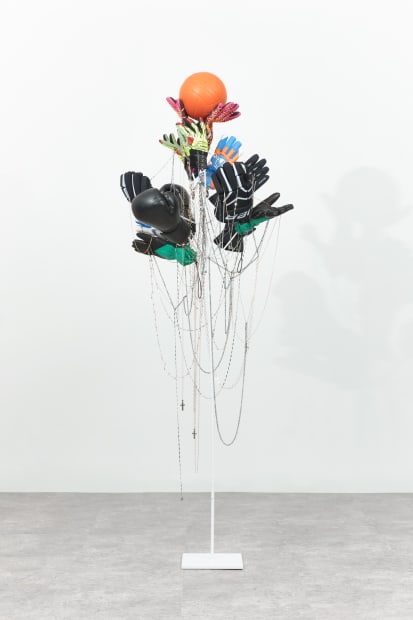 H6, gloves, ball, 60x70x190cm, 2022