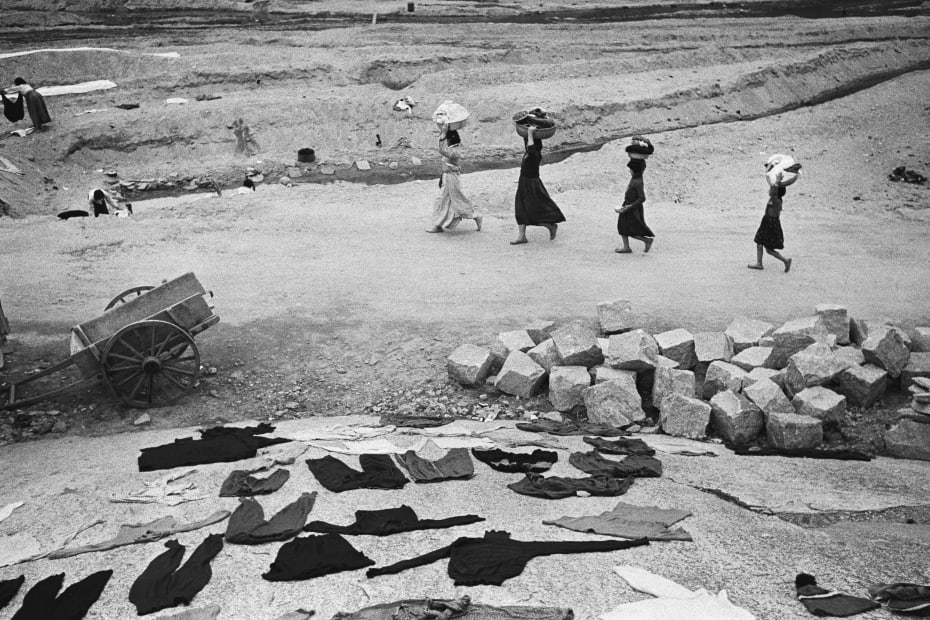 서울 한강 Hangang River, Seoul, Korea 1956-1963, Toned Gelatin Silver Print, Paper Size 40.6×50.8cm(16×20inch) Image Size 30×45cm(12×18inch), 2021 ©Han Youngsoo Foundation