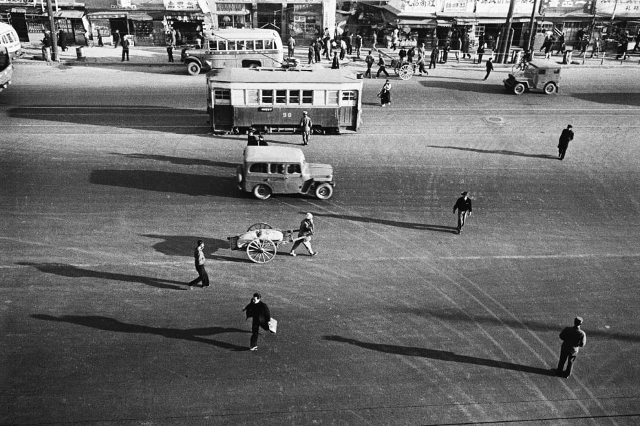 서울 Seoul, Korea 1956-1963, Toned Gelatin Silver Print, Paper Size 40.6×50.8cm(16×20inch) Image Size 30×45cm(12×18inch), 2021 ©Han Youngsoo Foundation