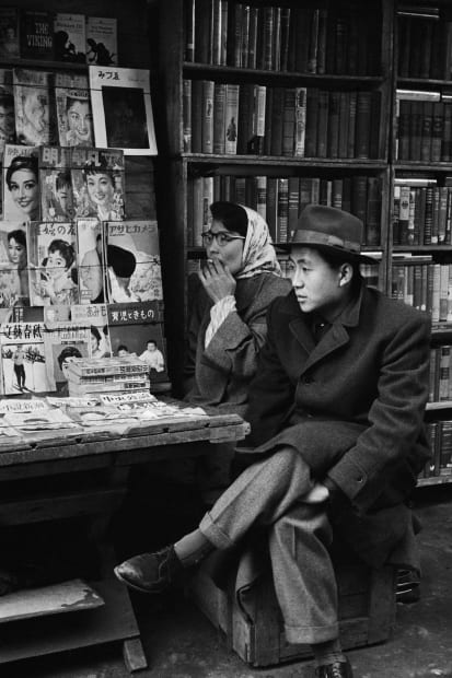 서울 소공동 Sogong-dong, Seoul, Korea 1956-1963, Toned Gelatin Silver Print, Paper Size 50.8×40.6cm(20×16inch) Image Size 45×30cm(18×12inch), 2021 ©Han Youngsoo Foundation