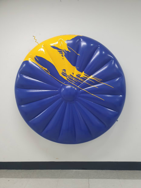 한계륜, 노랑의 착륙 Landing of Yellow, acrylic paint & oil paint on vinyl tube, wood-pencil, ∅165cm(depth 25cm), 2021