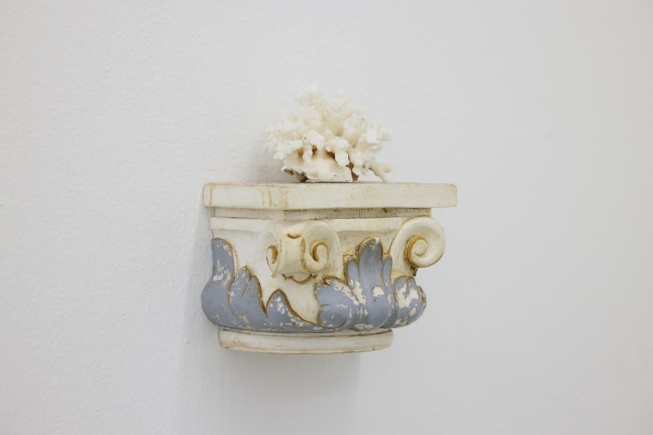 A Capital, 골동 장식위에 나영이 준 산호 Coral from Nayoung on vintage decor, 10×13×10cm, 2025