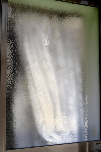ROSANNA LEFEUVRE, Le Rideau Blac, Tokyo (The White Curtain, Tokyo), 2019