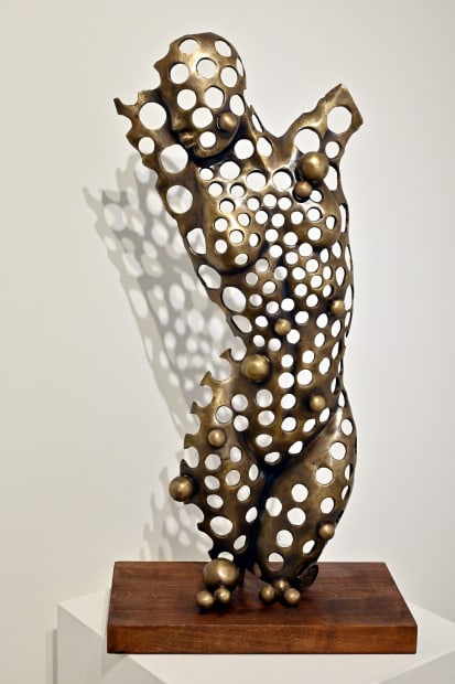 Emad Dhahir, Failed relationship, 2022, Bronze, 94x48x25cm