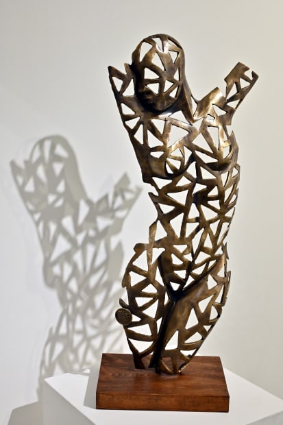 Emad Dhahir, Sharp angles, 2022, Bronze, 98x40x25cm