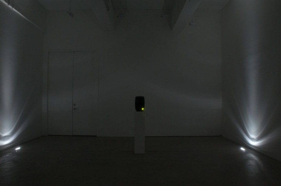Susan Philipsz, dark installation, I see a Darkness