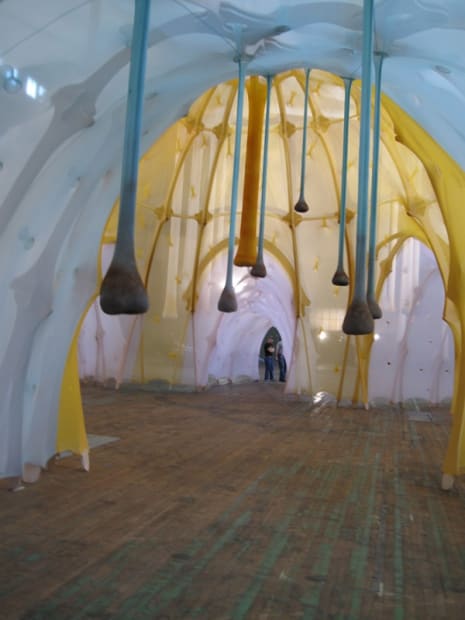 Ernesto Neto fabric sculptural form making tunnels