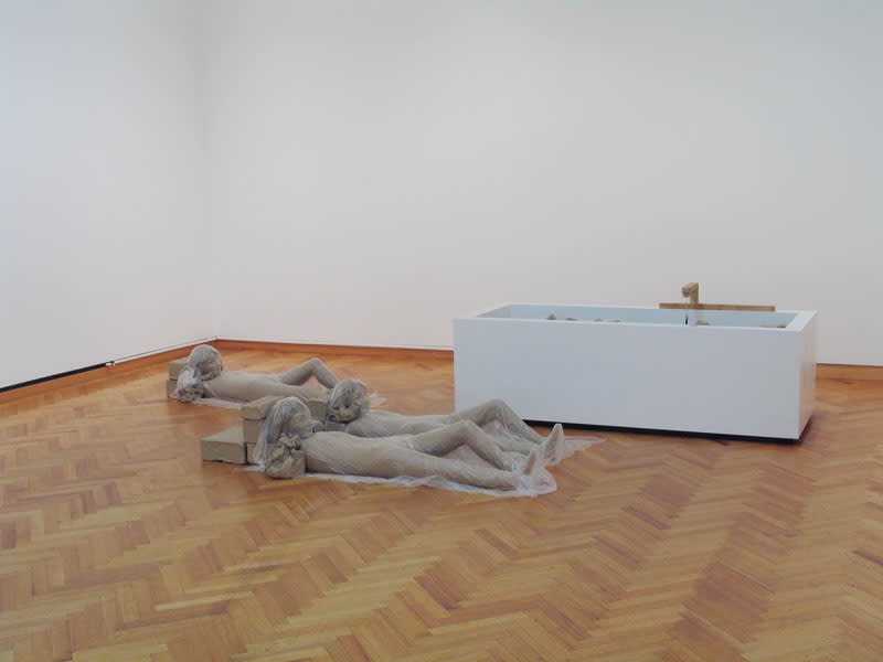image of Mark Manders sculptures, clay figures covered in plastic