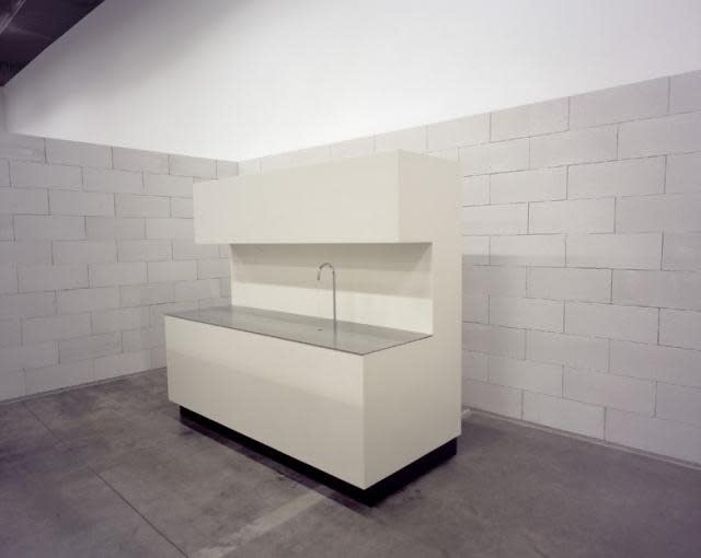 image of Mark Manders sculpture installation view at Documenta, sink sculpture