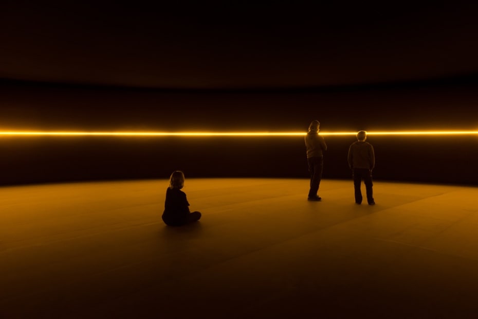 image of Olafur Eliasson light as horizon line in dark room