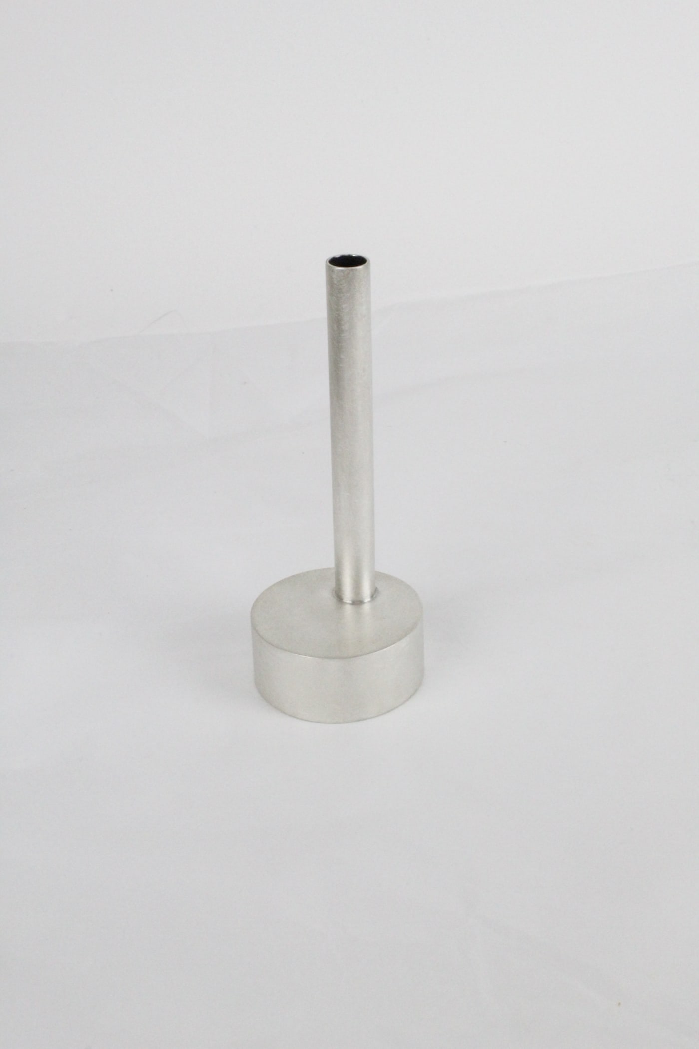 Juliette Bigley, Small silver vase, 2019
