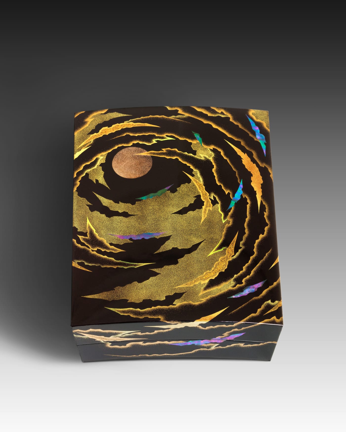 Yoshio Okada, “Shining Moon, Hazy Clouds” Kanshitsu Box with Sprinkled Design of Celestial Phenomena, 2020