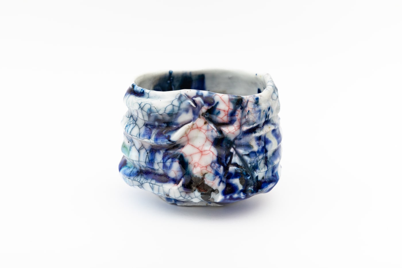 Kodai Ujiie, 漆貫入彩御深井茶盌