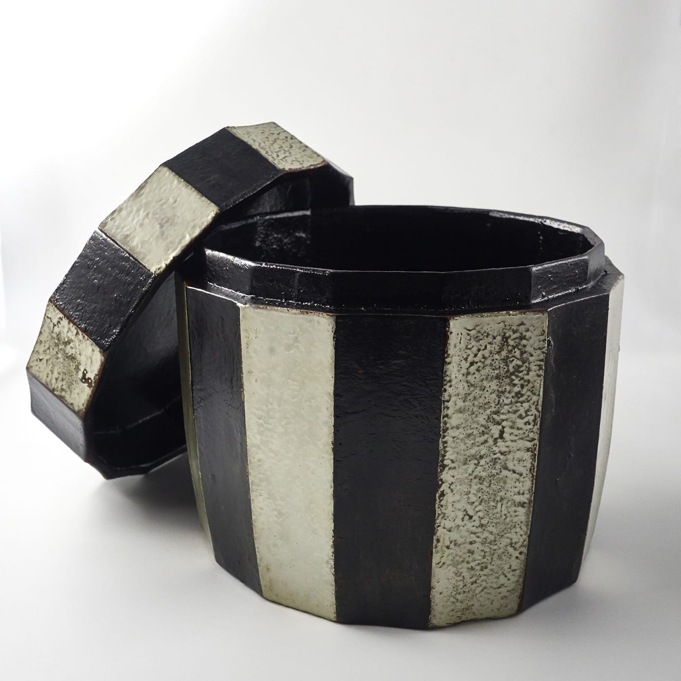 Tohru Matsuzaki, Ridged Box, 2018