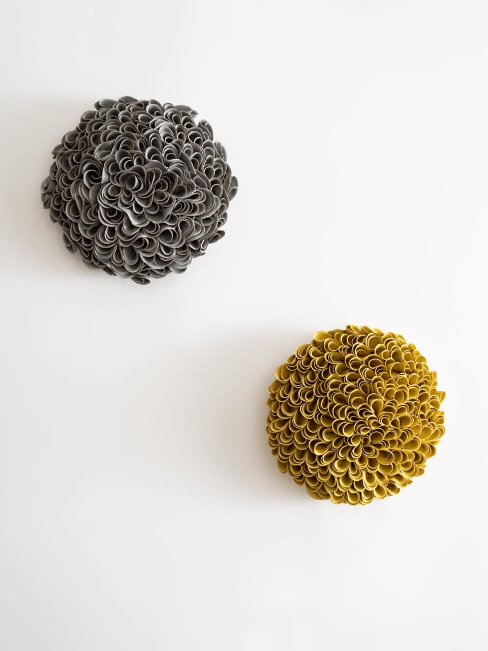 Anat Shiftan, Ruffle Round Tile in Grey, 2021