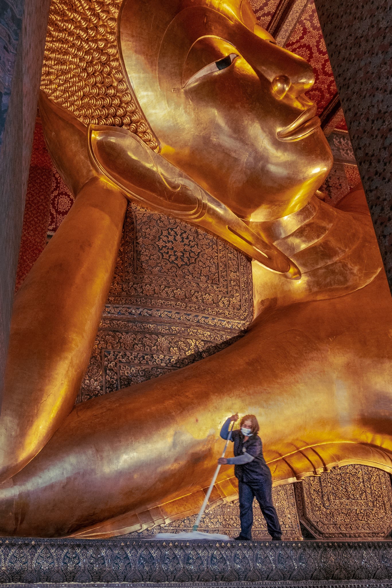Olivera Jankovic, Cleaning Reclining Buddha, Wat Pho, Bangkok., 2022
