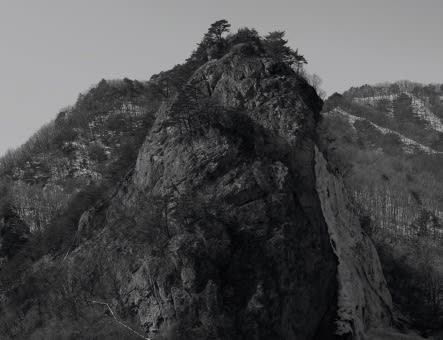 LEE JEONGBAE, YONGDAERI IN WINTER, 2013