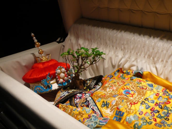 Xiaoyu: Drama of Materialistic Objects - One World, Cold or Warm