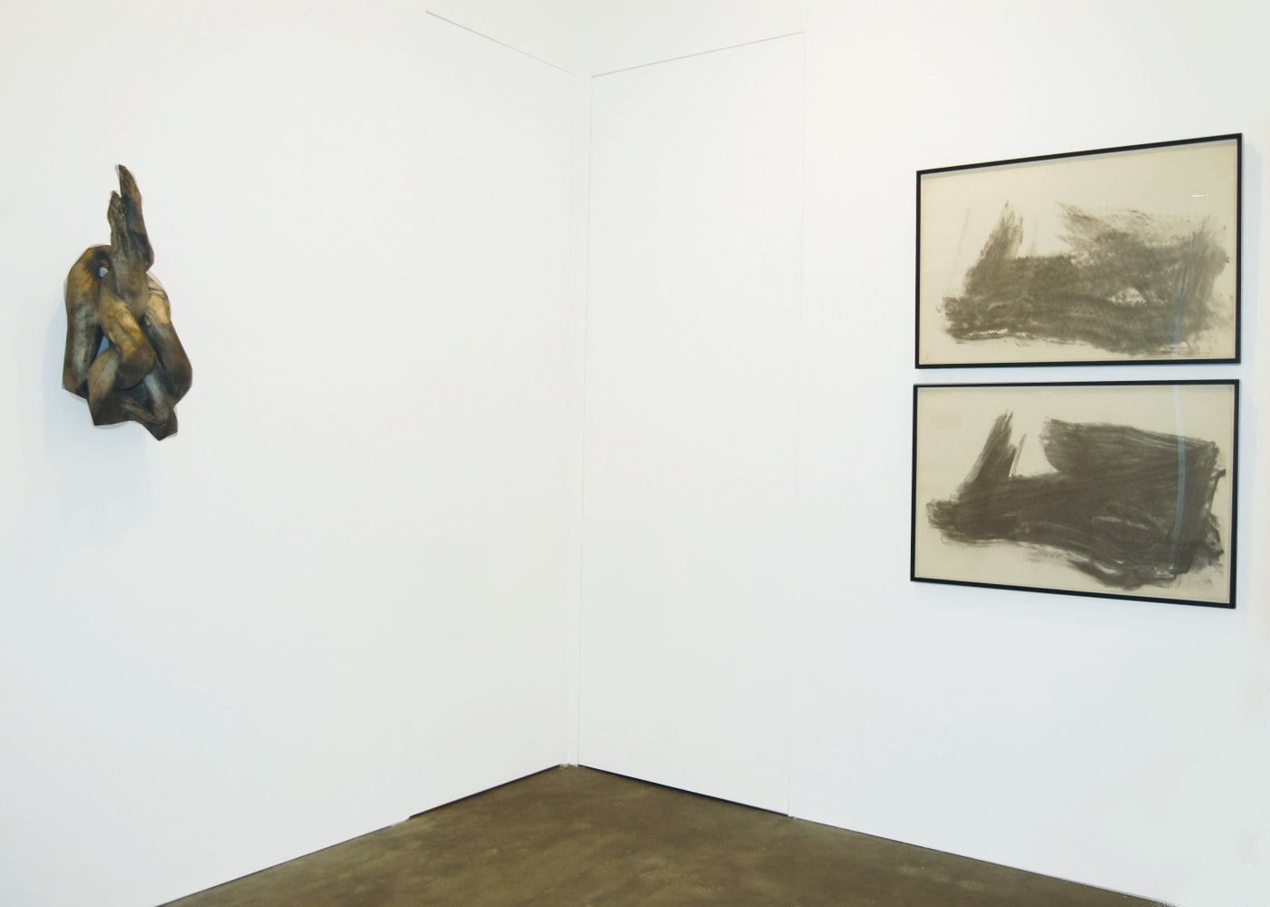 Installation view of "LYNDA BENGLIS / ROBERT MORRIS : 1973-1974" at Susan Inglett Gallery