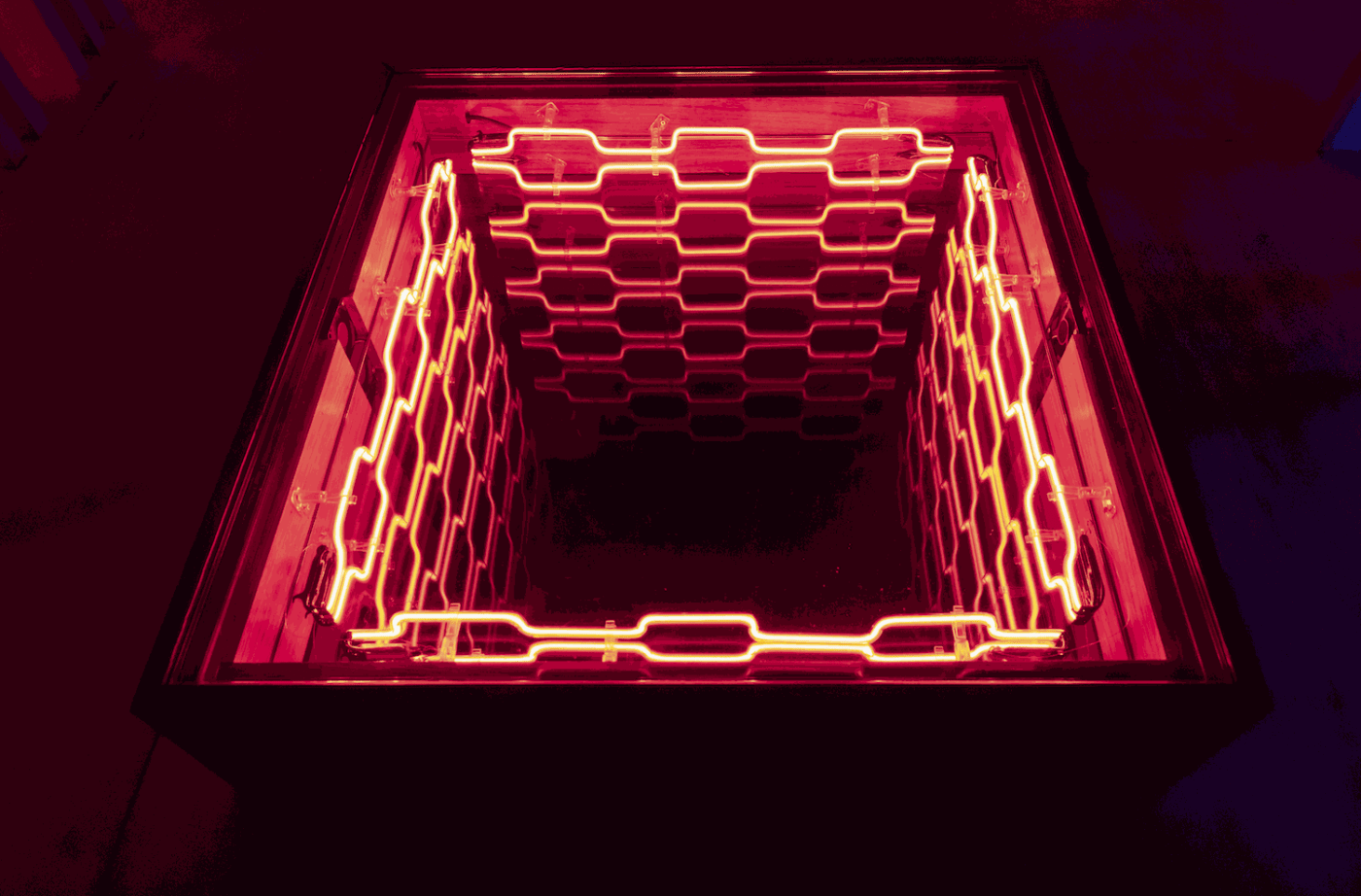 Iván Navarro, Chaminé (Vermelha) | Chimenea (Red), 2020