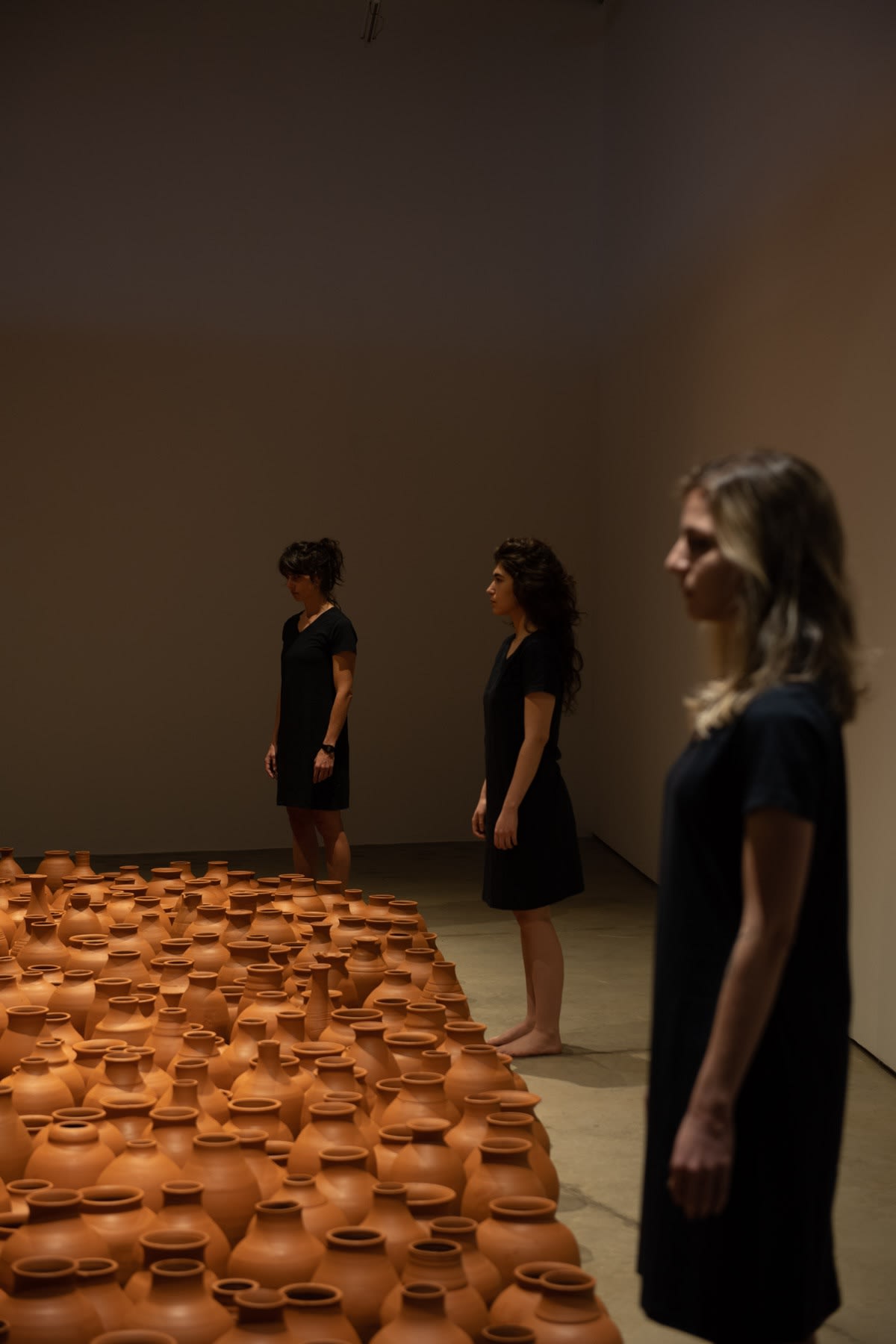 H É C T O R Z A M O R A "Movimentos Emissores da Existência", 2019/2023 performance dimensões variáveis | variable dimensions ed 1/1 + 1 P.A. View more details