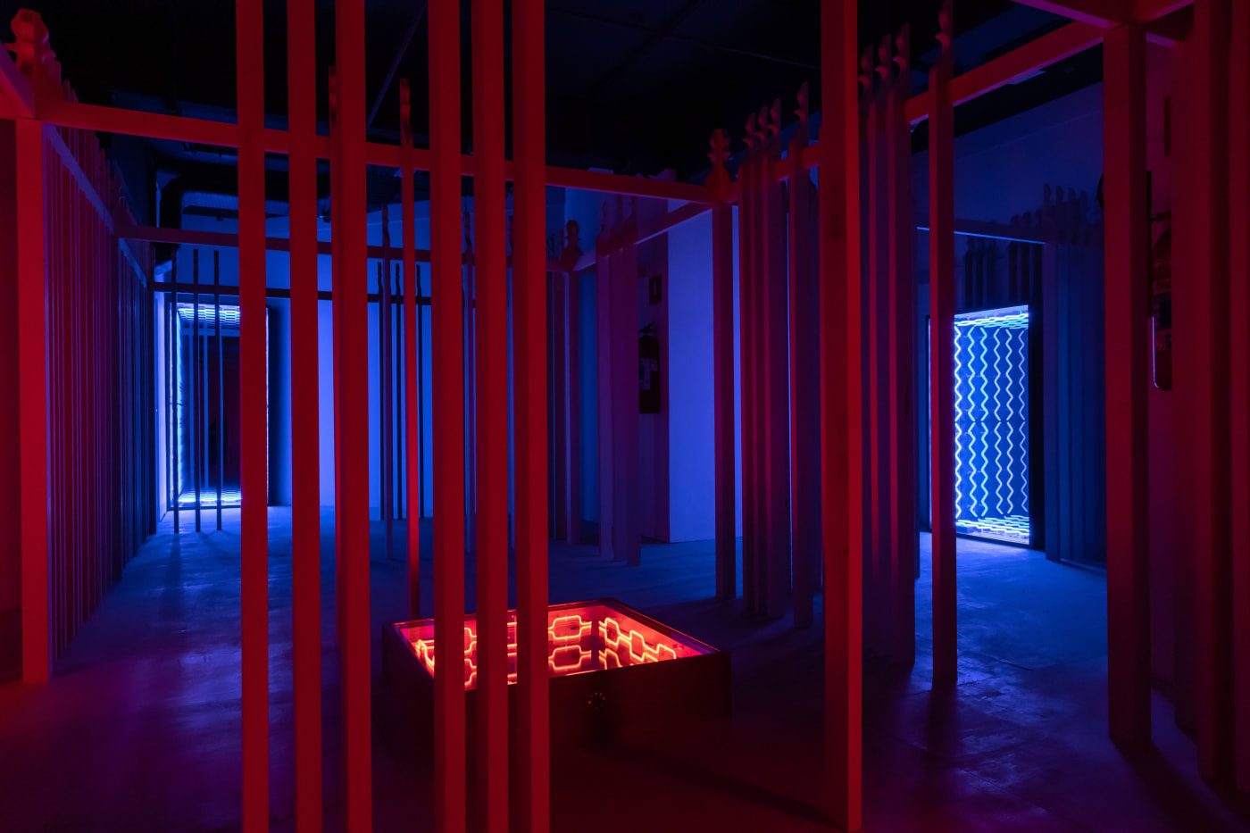 Iván Navarro: ExFinito, Farol Santander, São Paulo, 2020