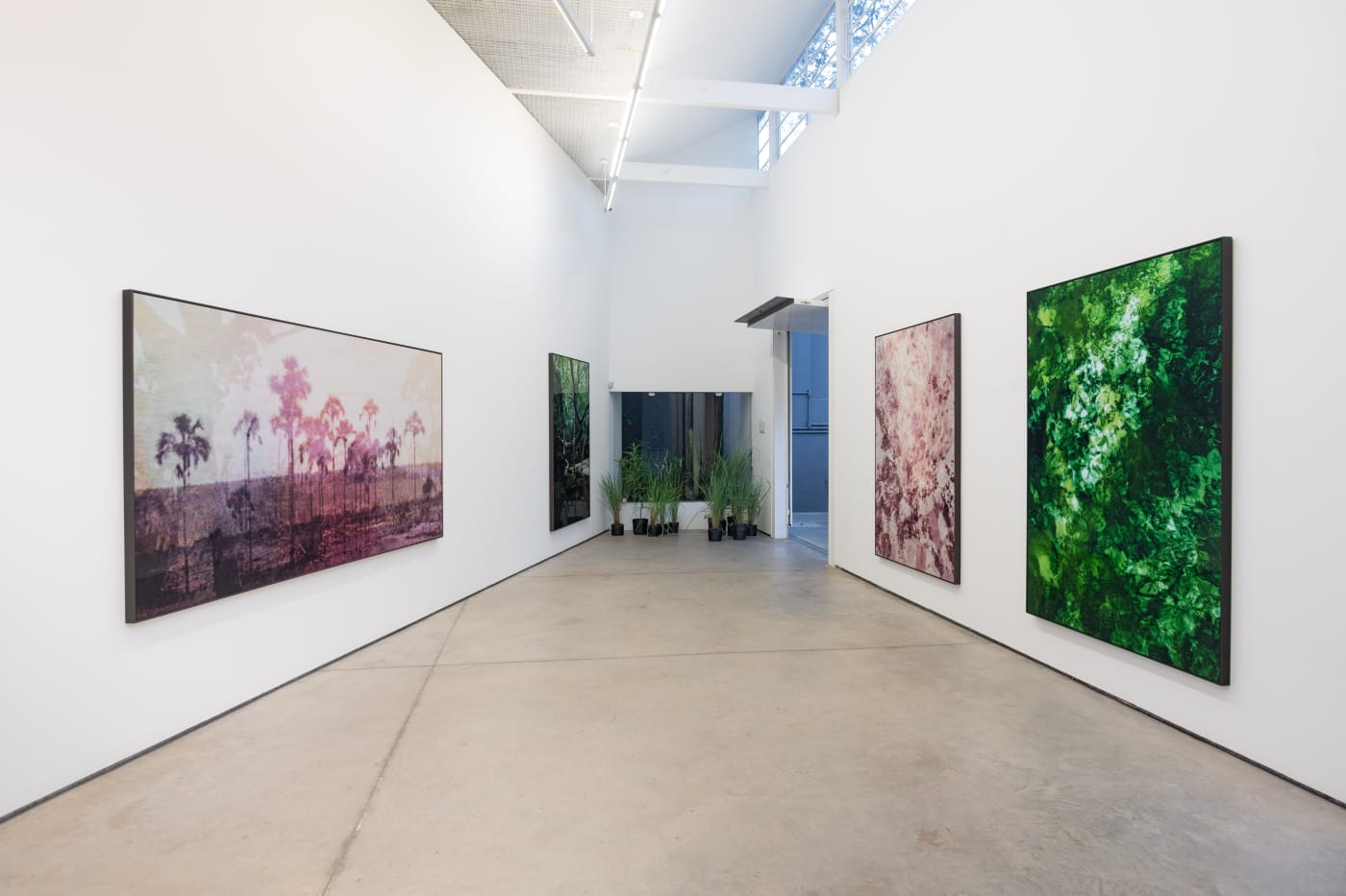 mundo do meio, Luciana Brito Galeria, São Paulo, 2023