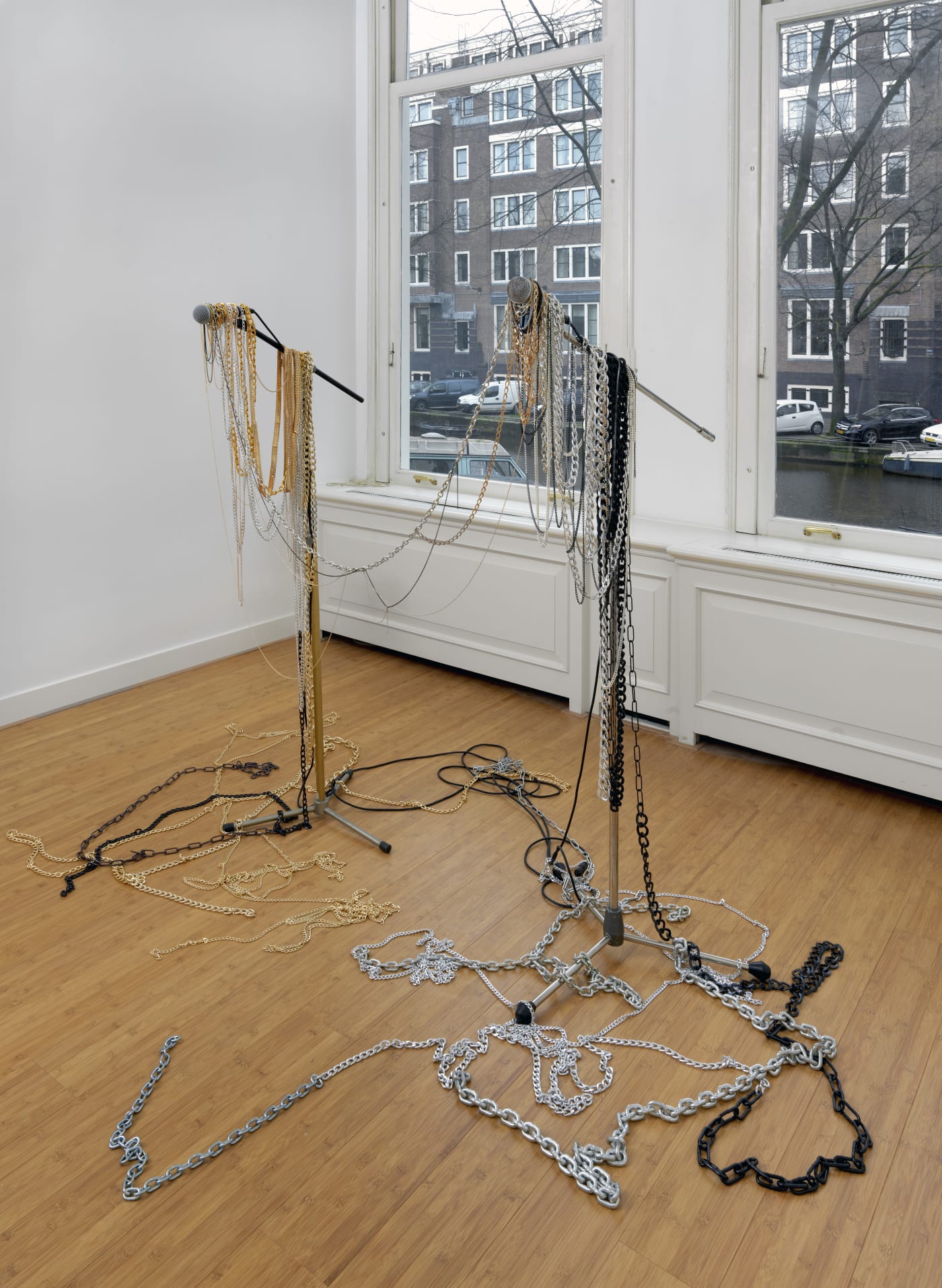 Pauline Boudry/Renate Lorenz Microphone sculpture (sym-poiesis) 2020