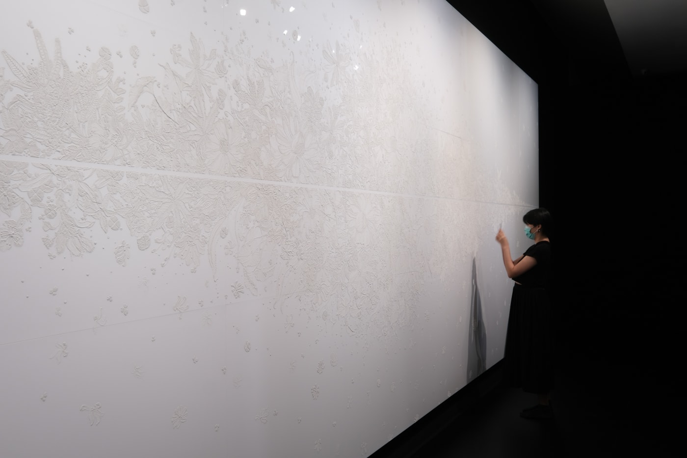 「存在の細語」 大卷伸嗣個展