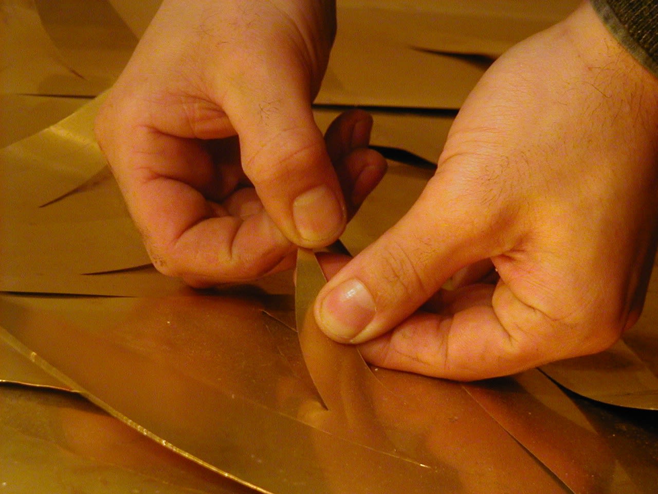 Roberto Pietrosantis hands making the artwork
