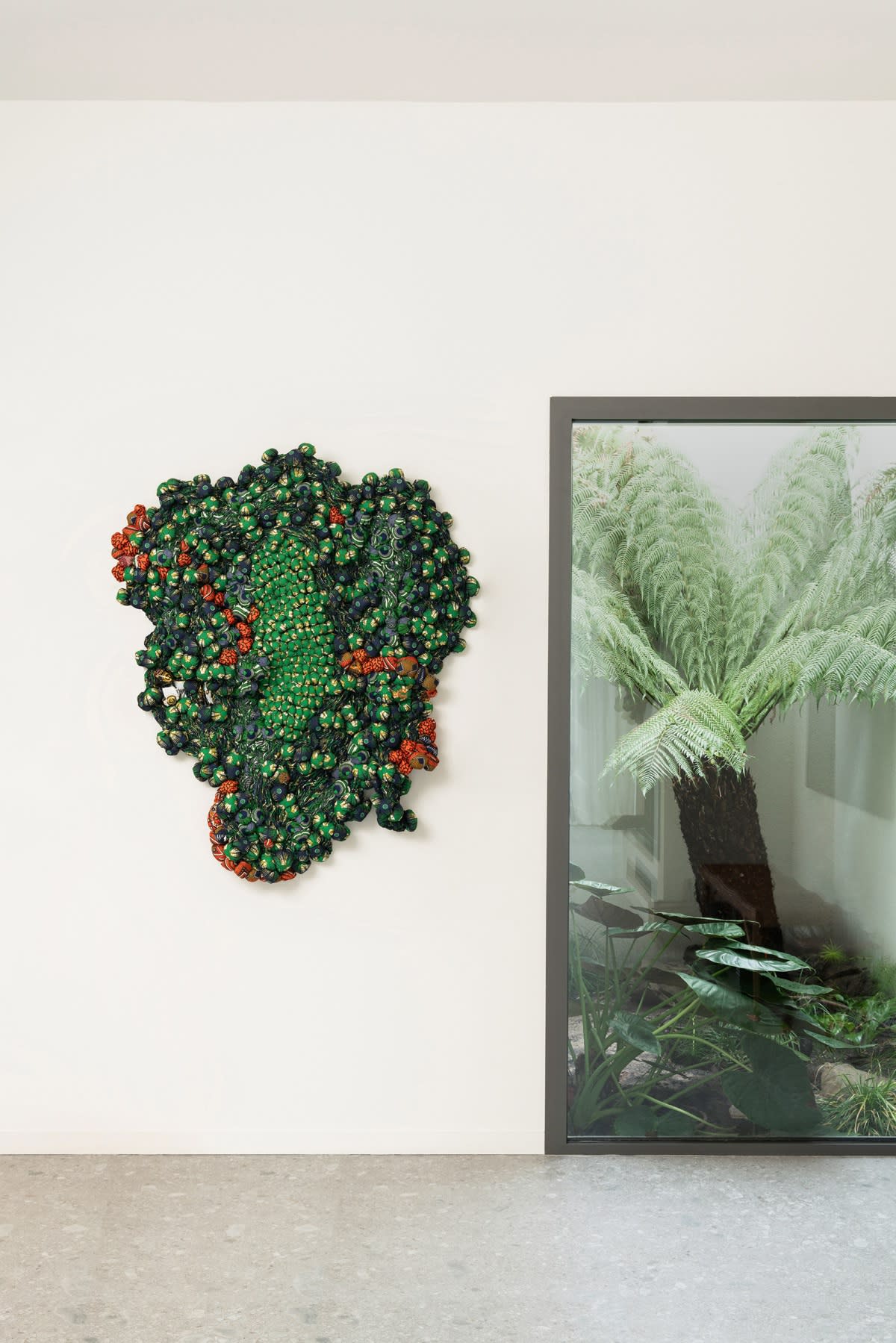 An Unknown Face Despite Samuel Nnorom's inclination towards abstraction, certain pieces, such as An Unknown Face, purposefully create pareidolic perceptions. In this predominantly tropical green sculpture highlighted by a few vibrant red accents, Nnorom has sculpted a piece that gradually transforms into an elongated face, reminiscent of the geometric features found in West African mask culture.