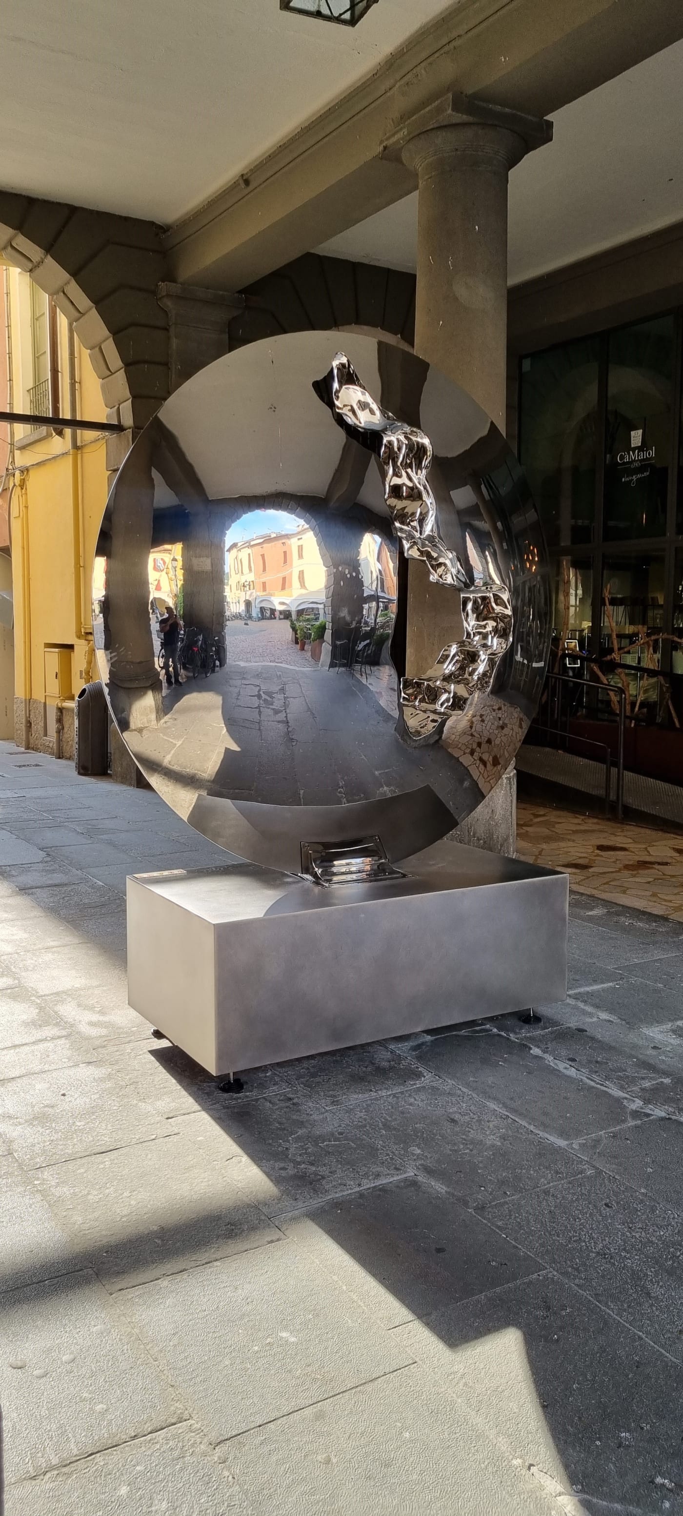 ACQUARIATERRAFUOCO. L'Opera di Helidon Xhixha sul lago d'Iseo
