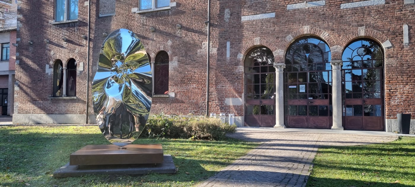 Legnano, sublimi distorsioni riflesse.